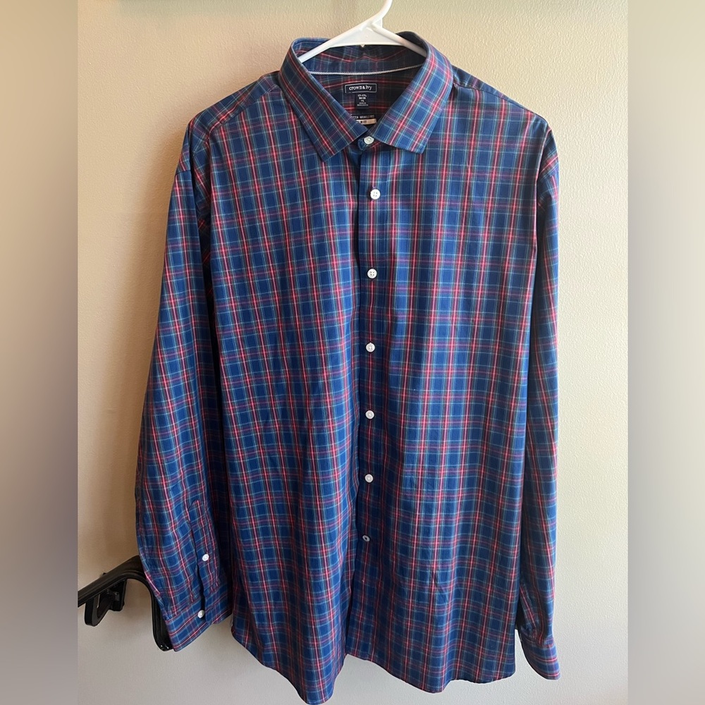 Crown & Ivy Button Down Size XL